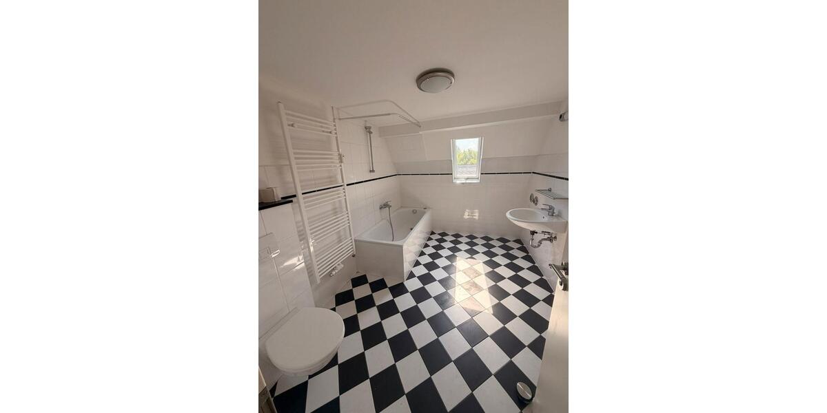 Dachgeschoßwohnung Offenbach am Main Buchrain - 3 Zimmer, 80 m&sup2;, 1.250&euro; | Angebot:26213107