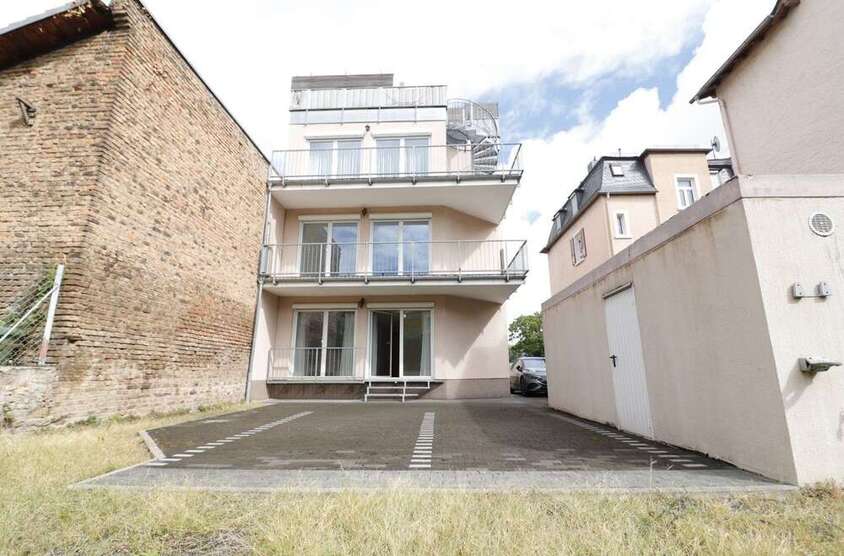 Haus zum Kaufen in Frankfurt am Main 1.270.000 € 363 m²