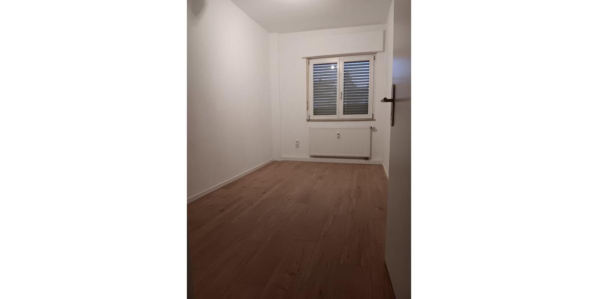Etagenwohnung Aschaffenburg Damm - 3.5 Zimmer, 89 m&sup2;, 900&euro; | Angebot:26549939