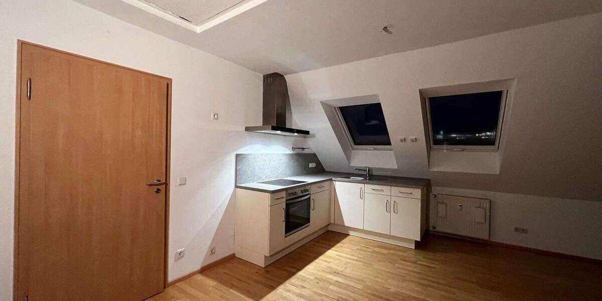 ?? Frankfurt-Goldstein: Gepflegtes 2-Familienhaus mit Garten, Garagen & Bonus zimmer