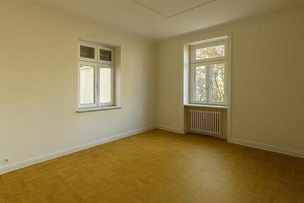Exquisite Altbauwohnung mit 5 Zimmern in Offenbach am Main 5 zimmer