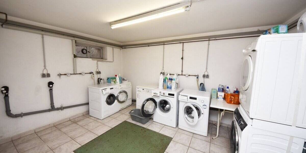 DIETZ: Feine 2-Zimmer-Dachgeschosswohnung mit großem SÜD-WEST Balkon und Einbauküche! 2 zimmer