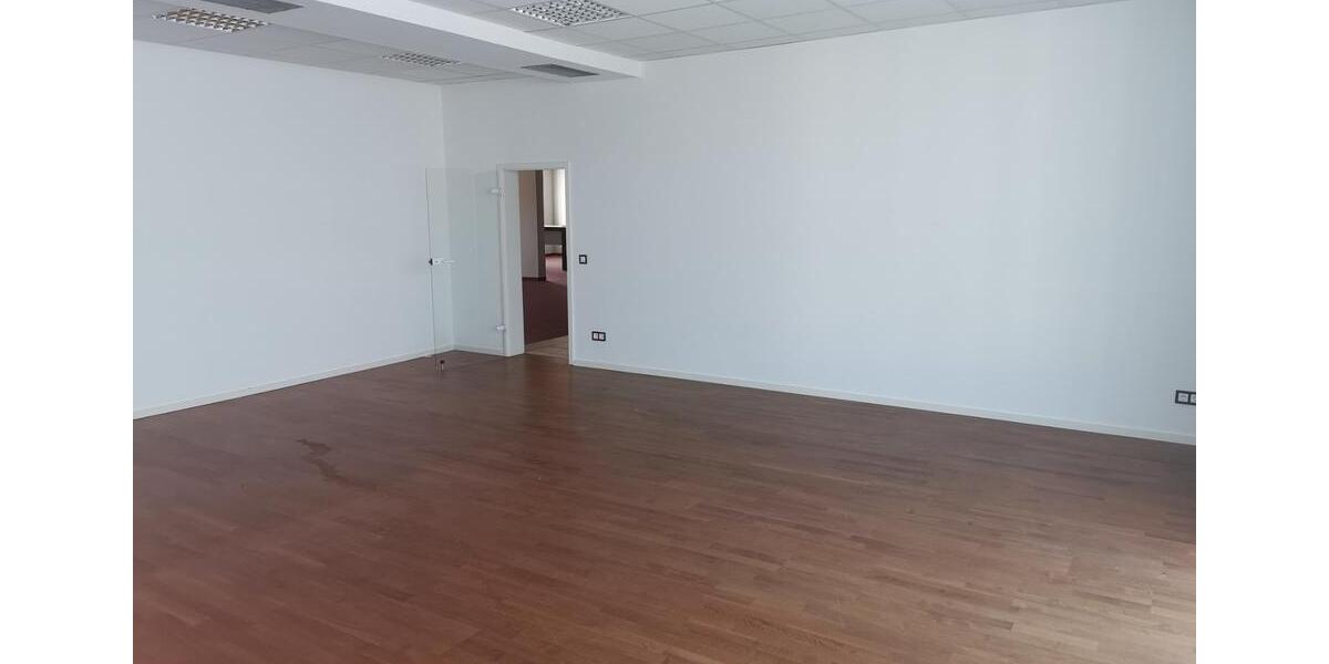 BüroPraxisräumeAtelierLoft Apartment mit Parkplätzen zimmer