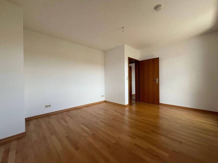 Geräumiges Reiheneckhaus - pflegeleichter Garten, Balkon, Sauna und Einbauküche