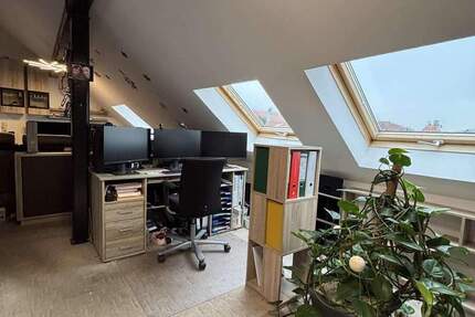 Gemütliche Dachgeschosswohnung mit Entwicklungspotenzial 3 zimmer