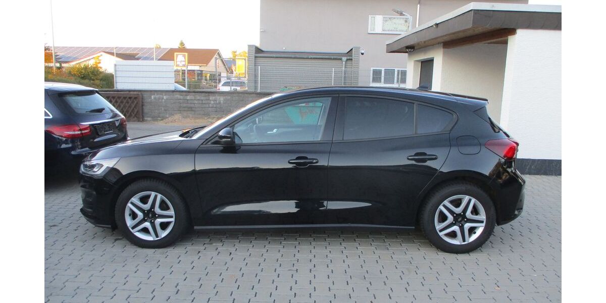 Ford Focus 103.331 km 13.599 &euro; Babenhausen 64832
