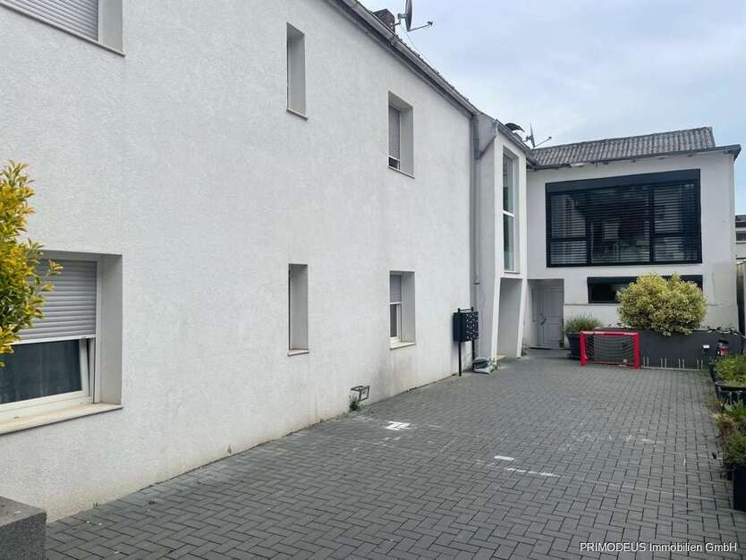 Haus zum Kaufen in Neu-Isenburg 1.399.000 € 490 m²