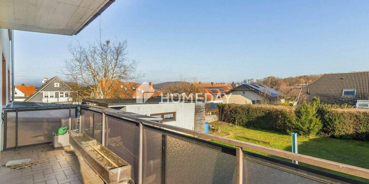 Gepflegtes MFH mit PV, Wallbox, Garagen, Balkonen & Ausbaupotenzial in ruhiger Lage 1 zimmer