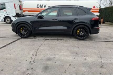 Porsche Cayenne 196.000 km 32.400 € Frankfurt 60489