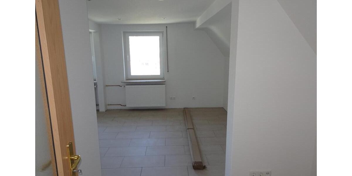 Dachgeschoßwohnung Langenselbold - 4 Zimmer, 80 m&sup2;, 700&euro; | Angebot:26045052