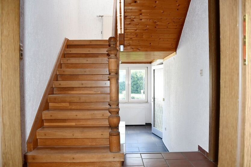**RESERVIERT** Charmantes Einfamilienhaus mit vielseitig nutzbarem Nebengebäude 5 zimmer