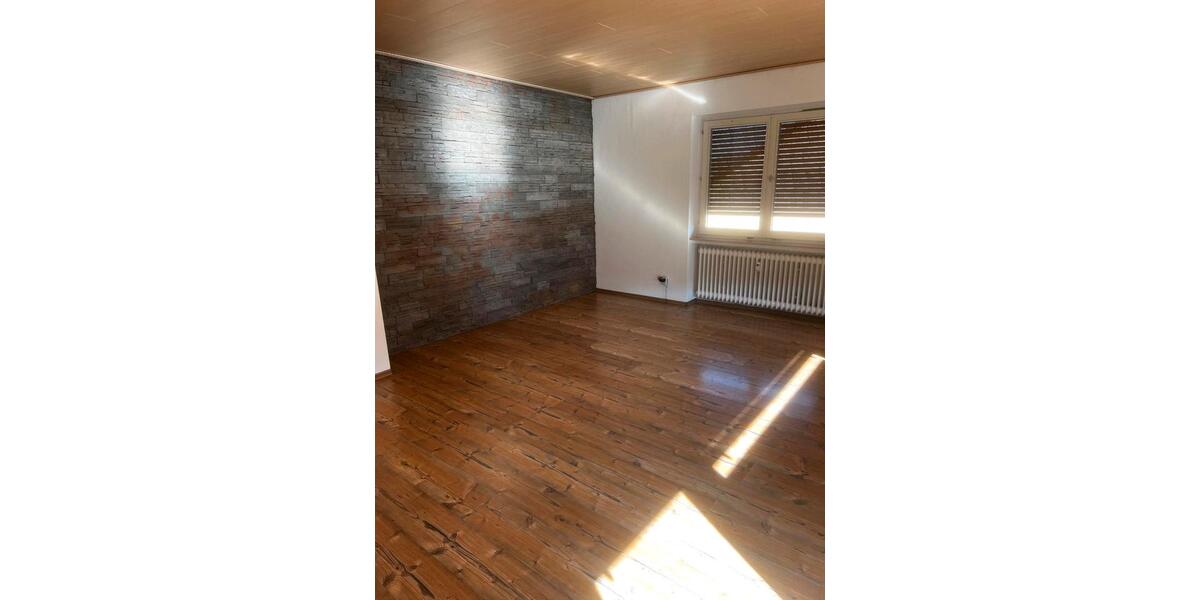 Etagenwohnung Gründau - 3 Zimmer, 100 m&sup2;, 1.350&euro; | Angebot:25827332