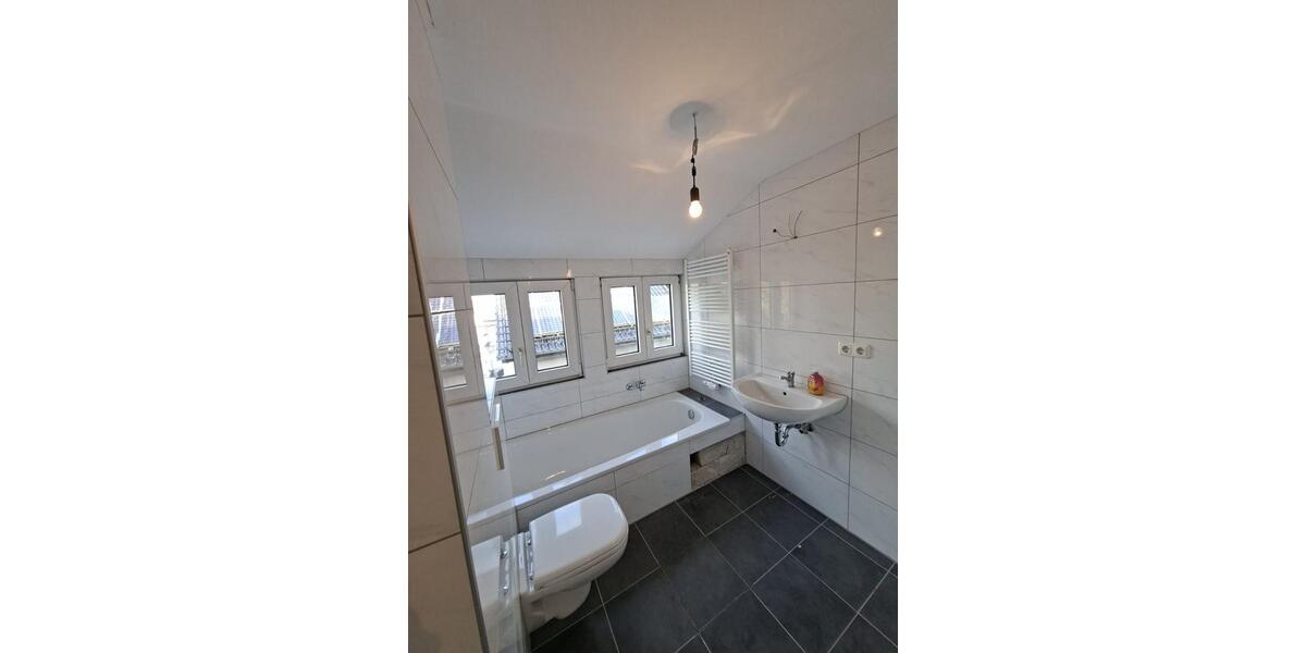 Schöne 4-Zimmer-Dachgeschosswohnung in Klein-Auheim 4 zimmer