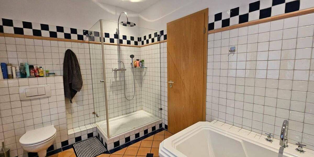 Einfamilienhaus Hofheim - 9 Zimmer, 320 m&sup2;, 4.250&euro; | Angebot:26616851