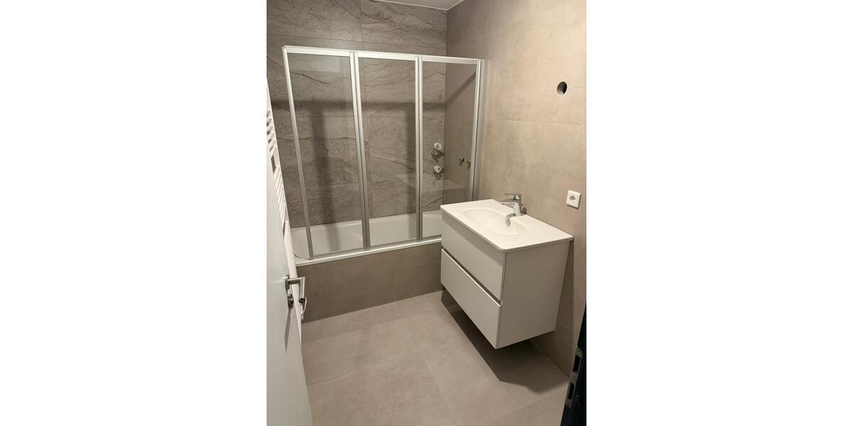 Kernsanierte 3,5 Zi Whg in Schwalbach am Taunus 3.5 zimmer