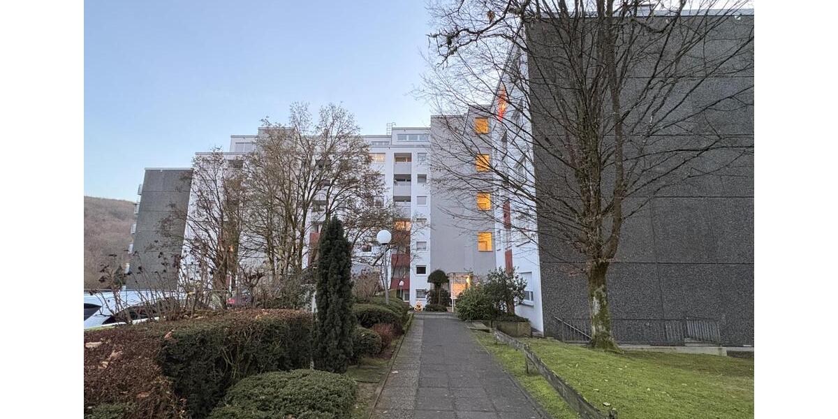Große und helle 2 Zimmerwohnung mit Balkon und Aussicht auf die Natur 2.5 zimmer