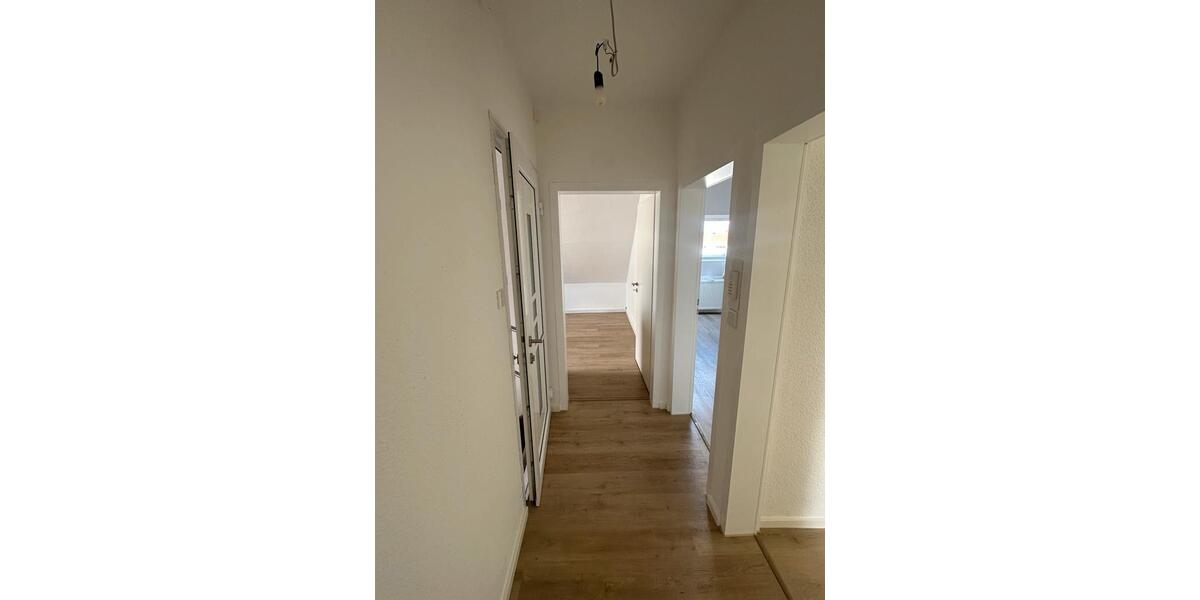 Dachgeschoßwohnung Flörsheim am Main - 2 Zimmer, 65 m&sup2;, 1.200&euro; | Angebot:25903915