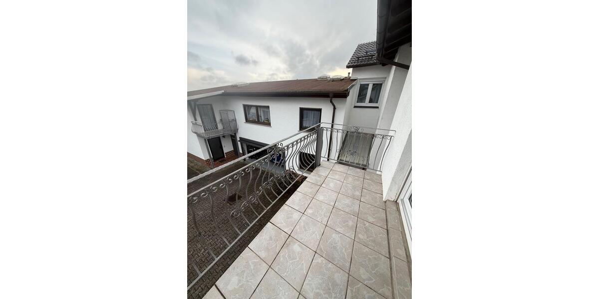 **Attraktive Wohnung mit Balkon** 3 zimmer