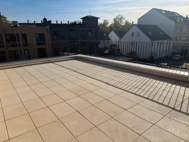 Erdgeschoßwohnung Frankfurt am Main Niederrad - 2 Zimmer, 67 m&sup2;, 1.380&euro; | Angebot:26235179