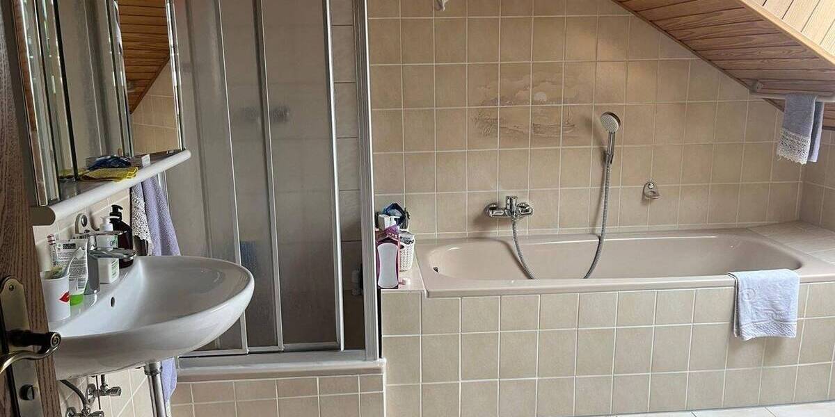 Helle 3-Zimmer DG- Wohnung, 80m2, in bester Wohnlage von Mühlheim 3 zimmer