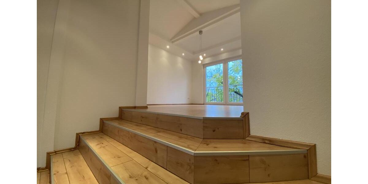 Dachgeschoßwohnung Frankfurt am Main Niederrad - 4 Zimmer, 133 m&sup2;, 2.100&euro; | Angebot:26505068