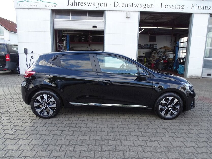 Renault Clio 1,0l Evolution Navi Rückfahrkamera, Einparkhi 31.015 km 12.990 € Rodgau 63110