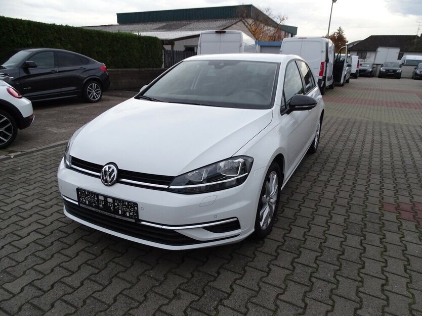 VW Golf IQ.DRIVE Start-Stopp DSG, Klima, Einparkhilfe 100.000 km 14.890 € Rodgau 63110