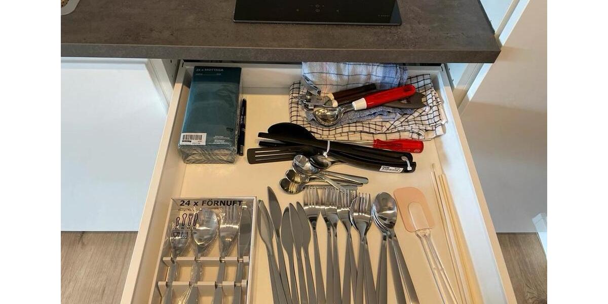 Voll mobileres Studio-Apartment, Balkon, Parkplatz in Neuss 1 zimmer