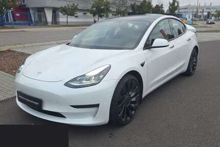 Tesla Model 3 61.932 km 32.100 € Hanau 63457