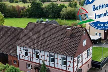 DIETZ: Geräumiges 1-2 Familienhaus mit großem Grundstück, Nebengebäude und Doppelgarage! 8 zimmer