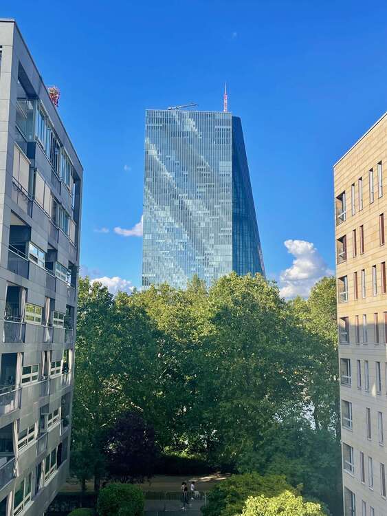 Wohnung zum Kaufen in Frankfurt 990.000 € 107.82 m² 3 zimmer