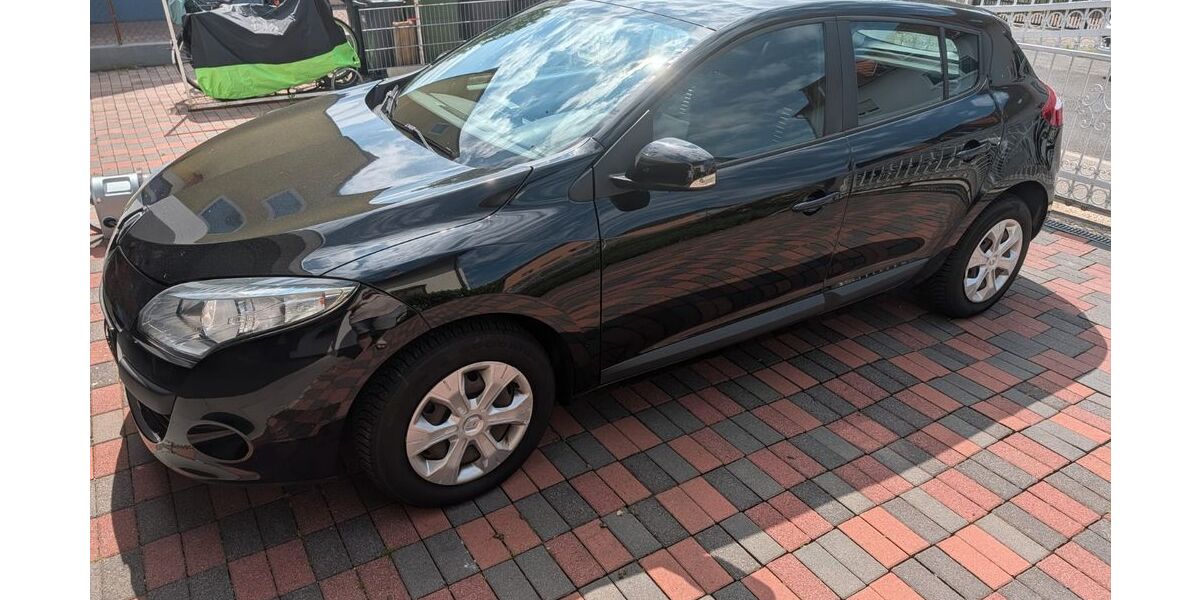 Renault Megane 194.000 km 3.150 &euro; Offenbach 63069
