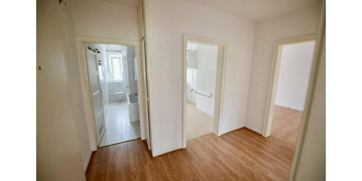 Dachgeschoßwohnung Frankfurt am Main Ginnheim - 3 Zimmer, 80 m&sup2;, 1.350&euro; | Angebot:26251158