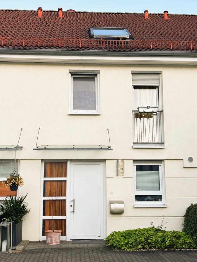 Provisionsfrei* Maintal-Bischofsheim (Spessartstr.): Neuwertiges, modernes RMH in ruhiger Lage 5 zimmer
