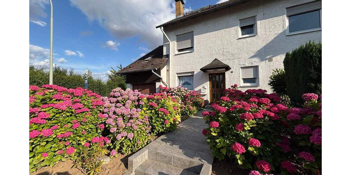 Ruhiges Familienparadies - Charmantes Reihenendhaus in Rosbach mit Garten & Garage 5 zimmer