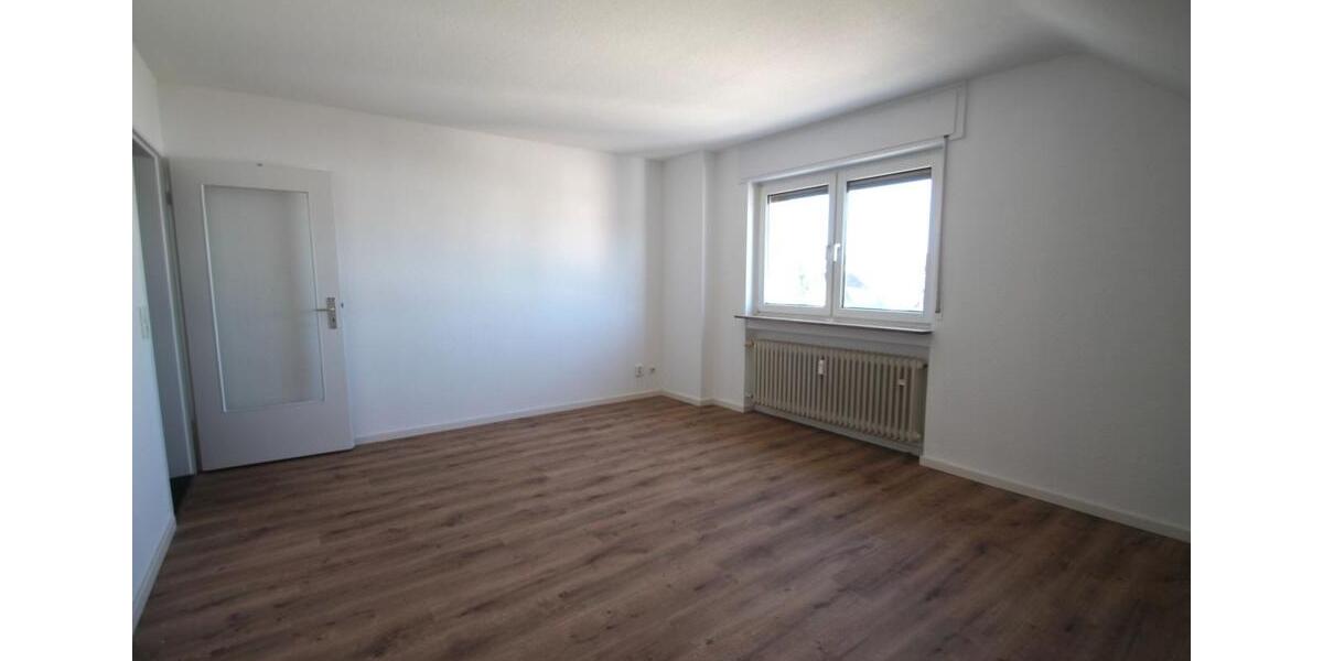Dachgeschoßwohnung Frankfurt am Main West - 3.5 Zimmer, 92 m&sup2;, 1.100&euro; | Angebot:26196702