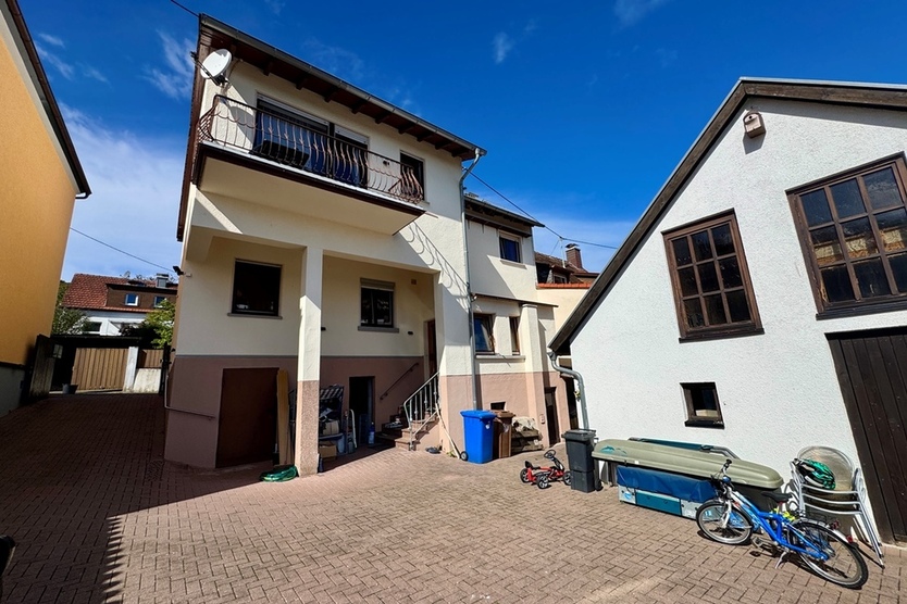 Kelkheim - Ruppertshain: Kapitalanlage! Vermietetes Einfamilienhaus in Ruhelage! 7 zimmer