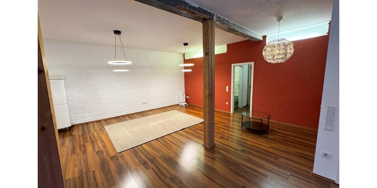 Loftartige 1-Zimmer-Wohnung (69 m²) im ruhigen Hinterhof 1 zimmer