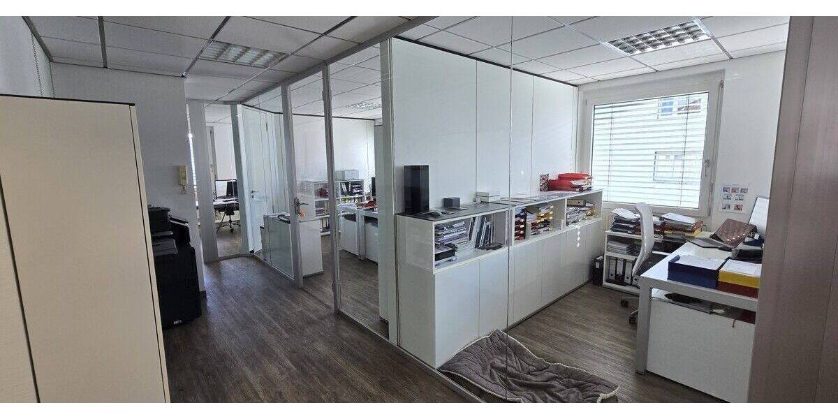 Moderne 272 m² Büro- Praxisfläche in zentraler Lage in Obertshausen zimmer