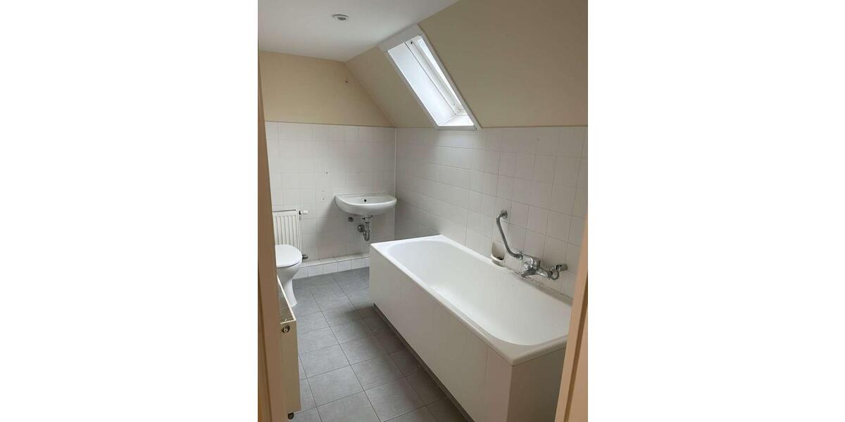 Einfamilienhaus Obertshausen - 7 Zimmer, 200 m&sup2;, 2.600&euro; | Angebot:26000095