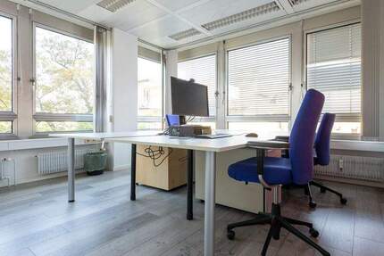 Helle Büroräume in zentraler Lage mit Skylineblick - All-in-Miete zimmer