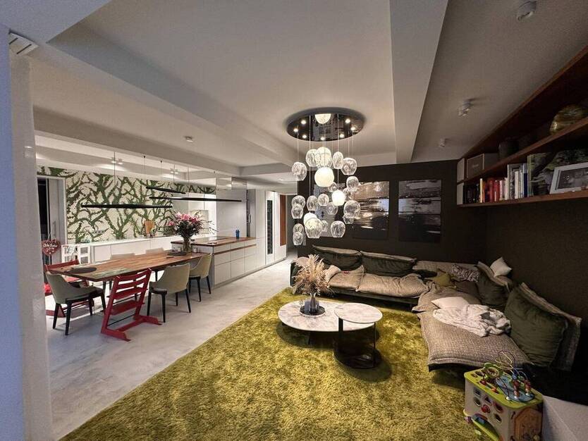 Zentrale LuxusWohnung mit Aufzug, Küche und 2 Balkone ready-to-move-in