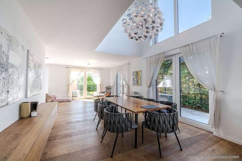 Haus zum Mieten in Frankfurt 6.000 € 222.33 m²