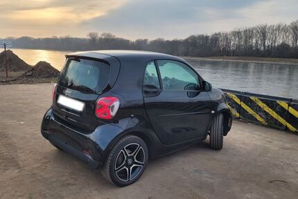 Smart ForTwo 51.652 km 10.400 &euro; Frankfurt 60327