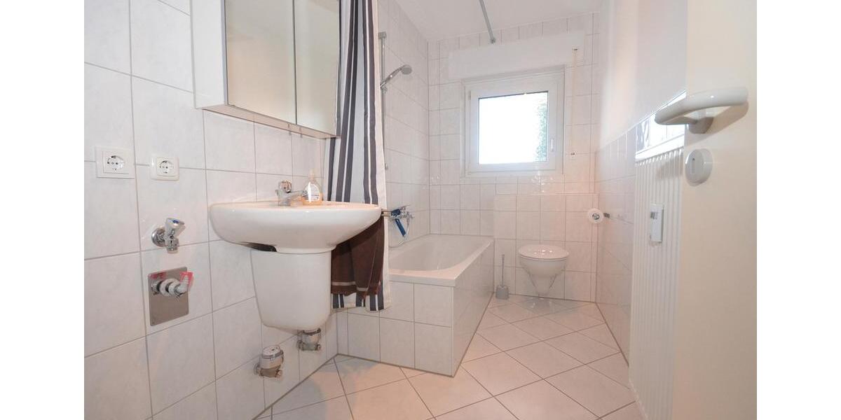 DIETZ: 2 Zimmerwohnung mit Einbauküche, modernem Wannenbad, KFZ-Stellplatz in Dieburg! 2 zimmer