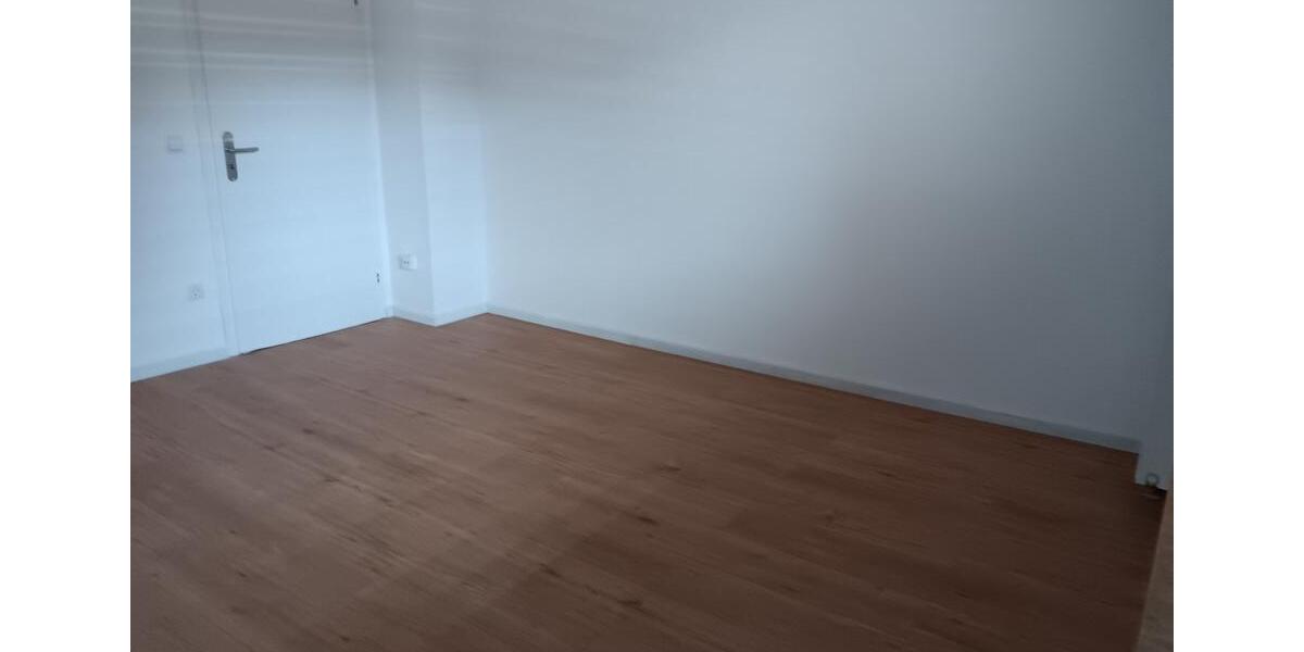 Etagenwohnung Aschaffenburg Damm - 3.5 Zimmer, 89 m&sup2;, 900&euro; | Angebot:26549939