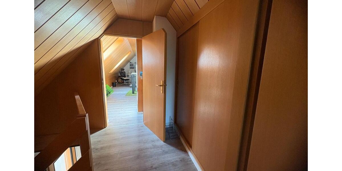 Etagenwohnung Dreieich - 5 Zimmer, 150 m&sup2;, 1.800&euro; | Angebot:26234377