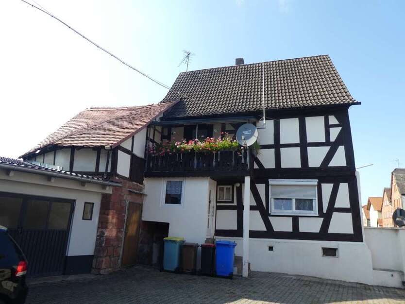 Haus zum Kaufen in Hasselroth 550.000 € 343 m² 9 zimmer