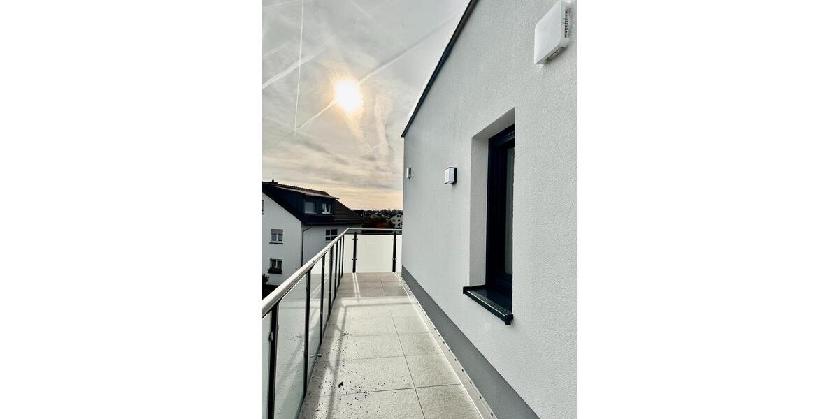 Helle 2,5-Zimmer-Penthouse-Wohnung mit hochwertiger Einbauküche und Aufzug 2.5 zimmer