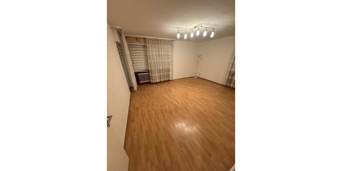 Erdgeschoßwohnung Frankfurt am Main Ost - 4 Zimmer, 90 m&sup2;, 1.300&euro; | Angebot:26454166